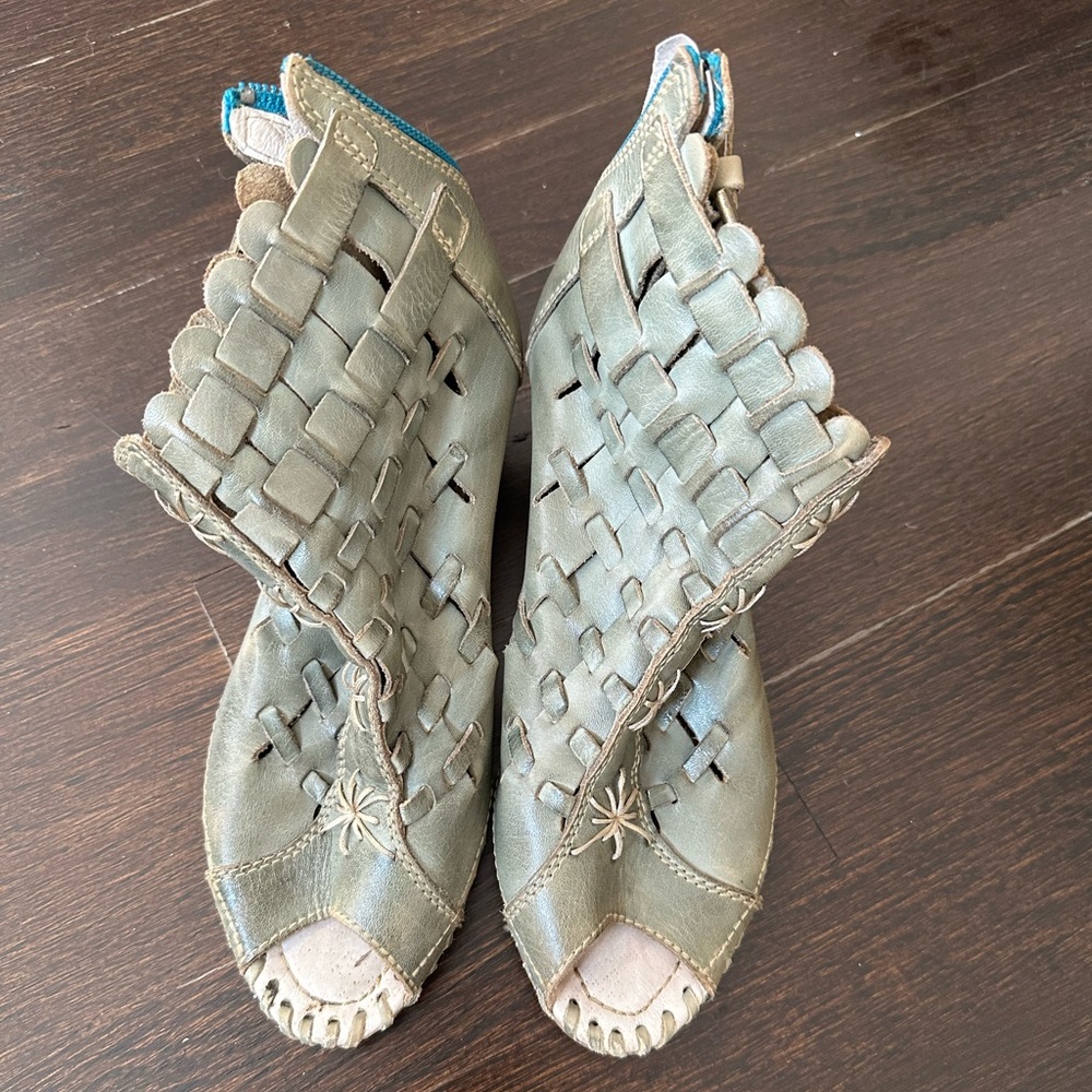 Pikolinos green/blue sandals